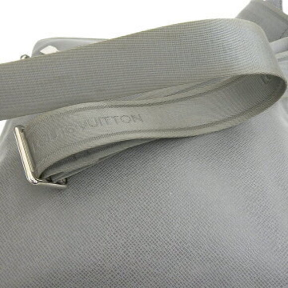 Louis Vuitton Taiga Sasha Shoulder Bag Glacier Leather Crossbody Style - Picture 6 of 10